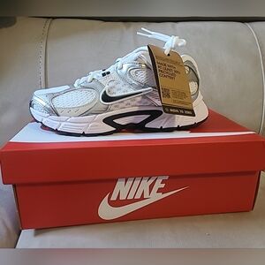 Nike Women White and Gray Sneakers
